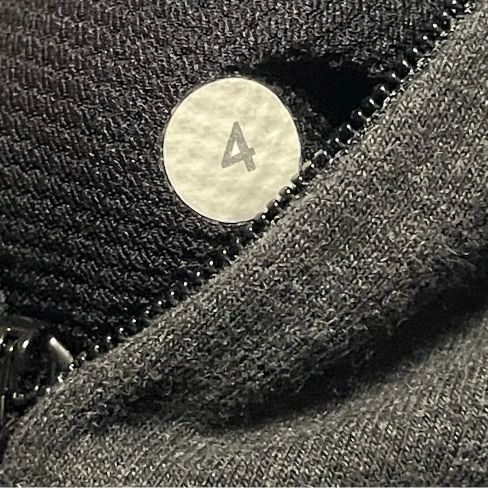 Lululemon scene top size 4 charcoal - Picture 6 of 9